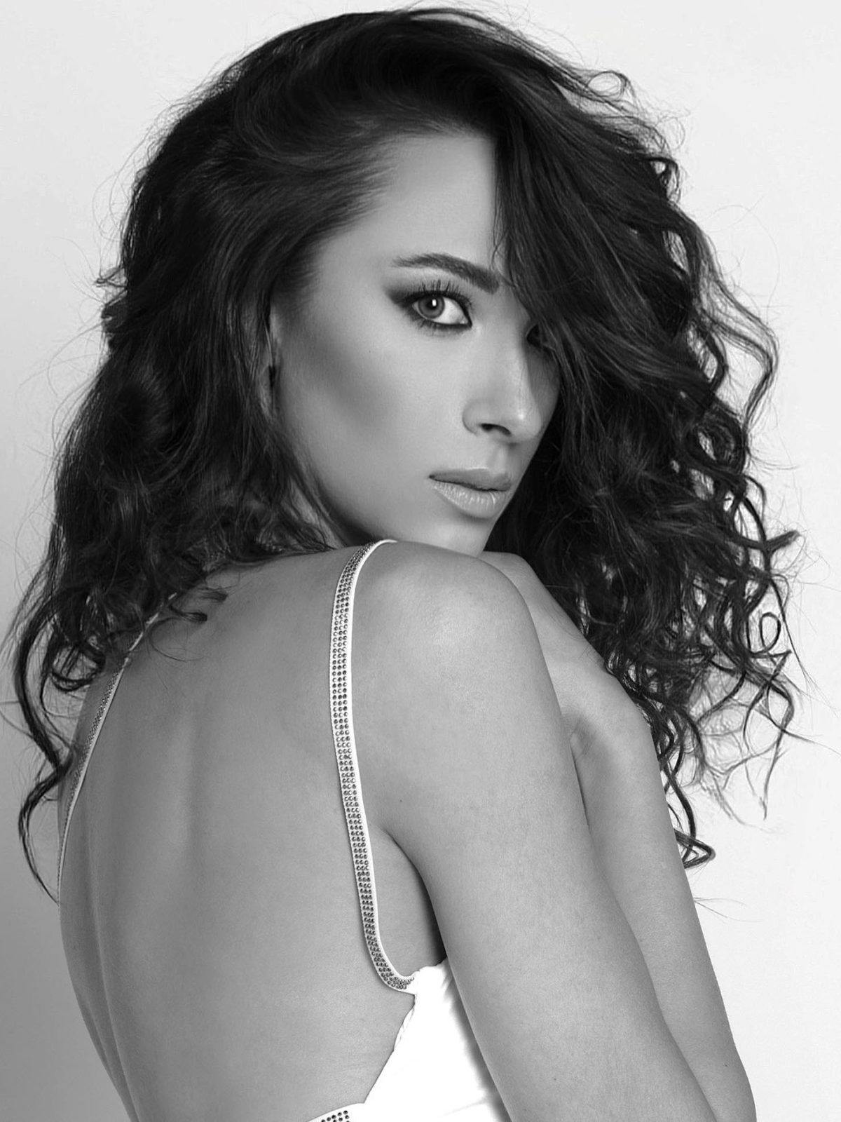 ELENA B. — ritratto